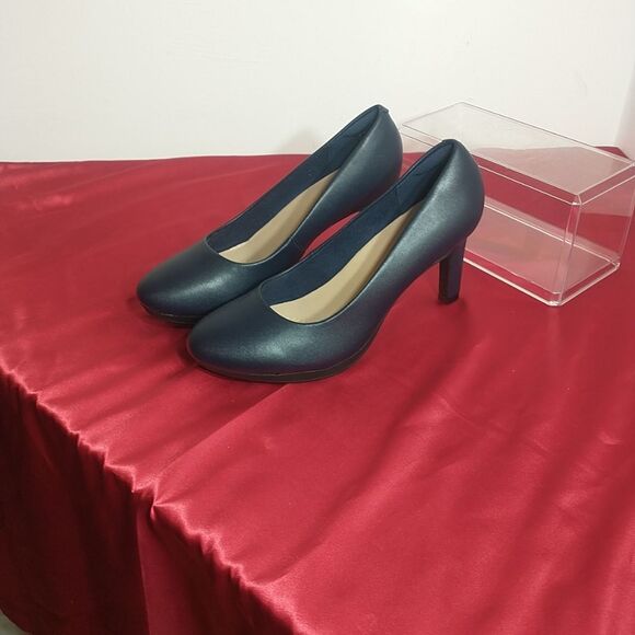 Clarks Pump Heels Womens 8.5M Blue Ambyr Joy Slip On Faux Leather Almond Toe. - Picture 9 of 9